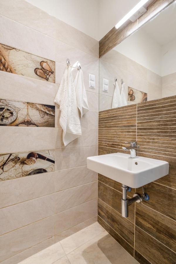Bpr Robinia Downtown Apartment Budapest Exterior foto
